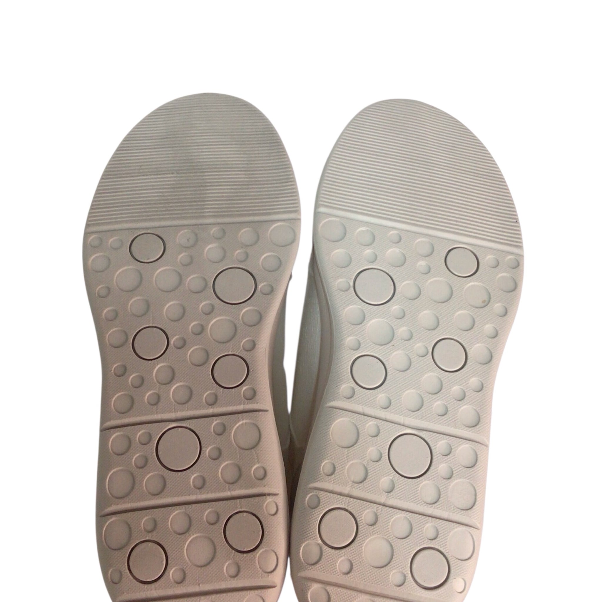 Bzees Times Square Slip On Sneaker Size 7